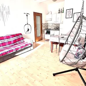 Mia House Rom